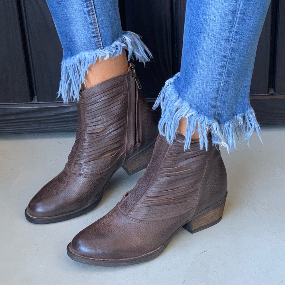 Slashed Hybrid Distressed Leather Boots - Picture 3 of 8